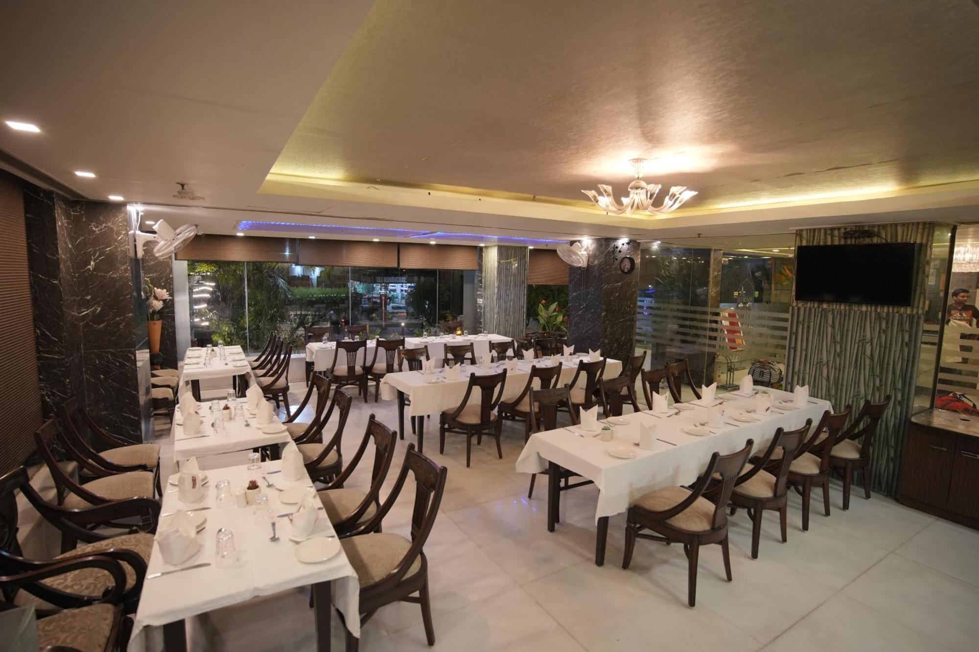 Hotel Atulyaa Taj Агра Экстерьер фото
